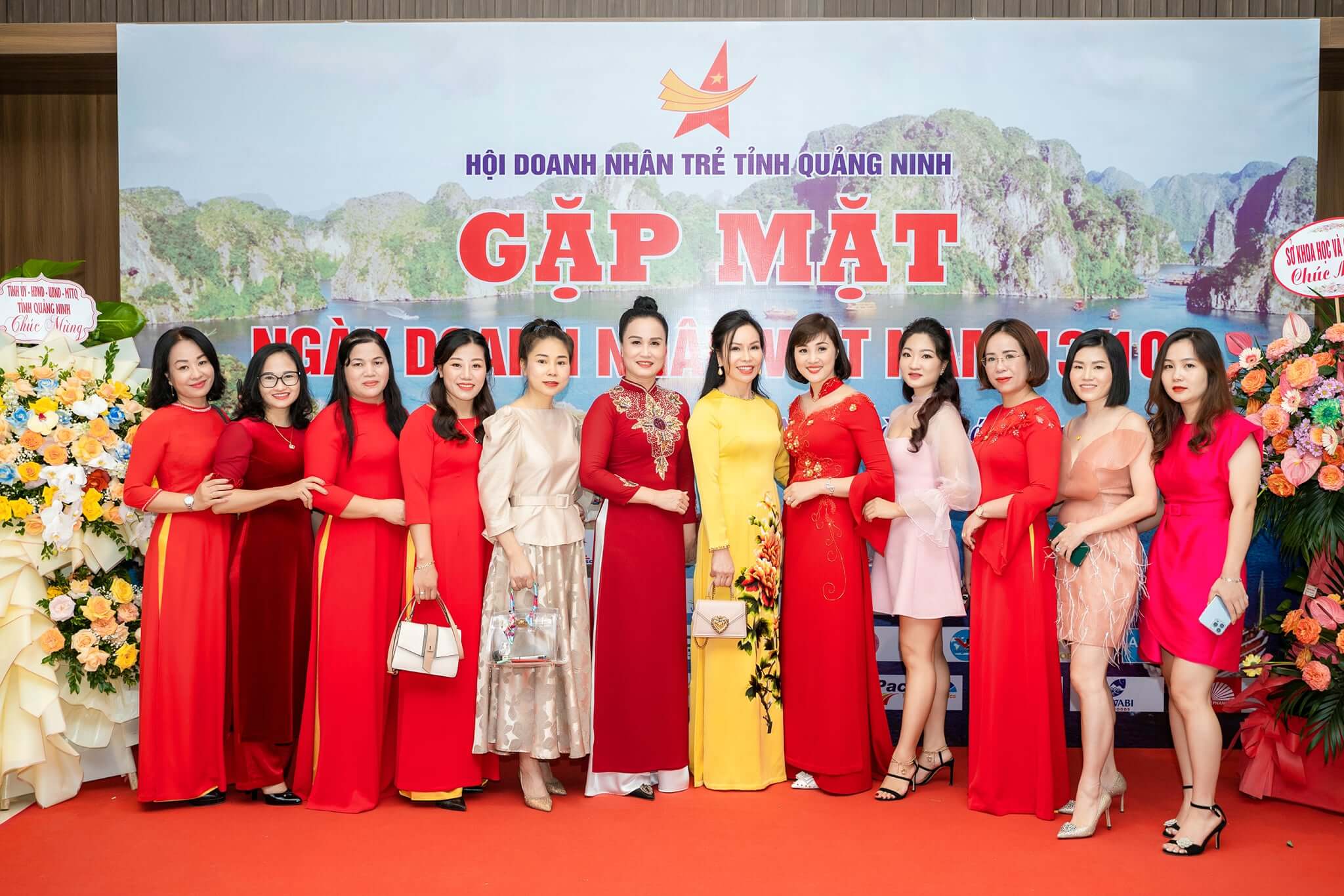 CHỤP ẢNH KỈ NIỆM NGÀY HỘI DOANH NHÂN