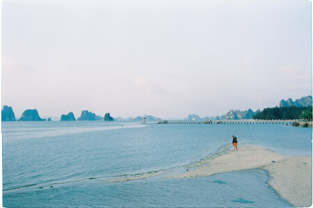 Nổi tiếng với nhiều bãi biển nổi tiếng cùng những danh lam thắng cảnh nổi bật. Quảng Ninh là một trong số những tỉnh được thiên nhiên vô cùng ưu ái! Cùng điểm những bãi biển của Quảng Ninh mà nhất định bạn nên đi trong mùa hè này nha!