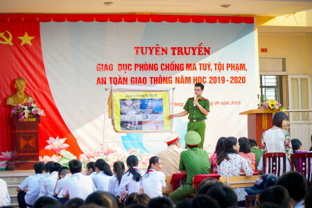 Ngày 1/9, Phòng Cảnh sát giao thông (CSGT) Công an thành phố Hạ Long tổ chức tuyên truyền pháp luật về trật tự, an toàn giao thông (ATGT) cho học sinh Trường THCS Việt Hưng. Monkey Media rất hân hạnh được đồng hành cùng buổi tuyên truyền về ATGT