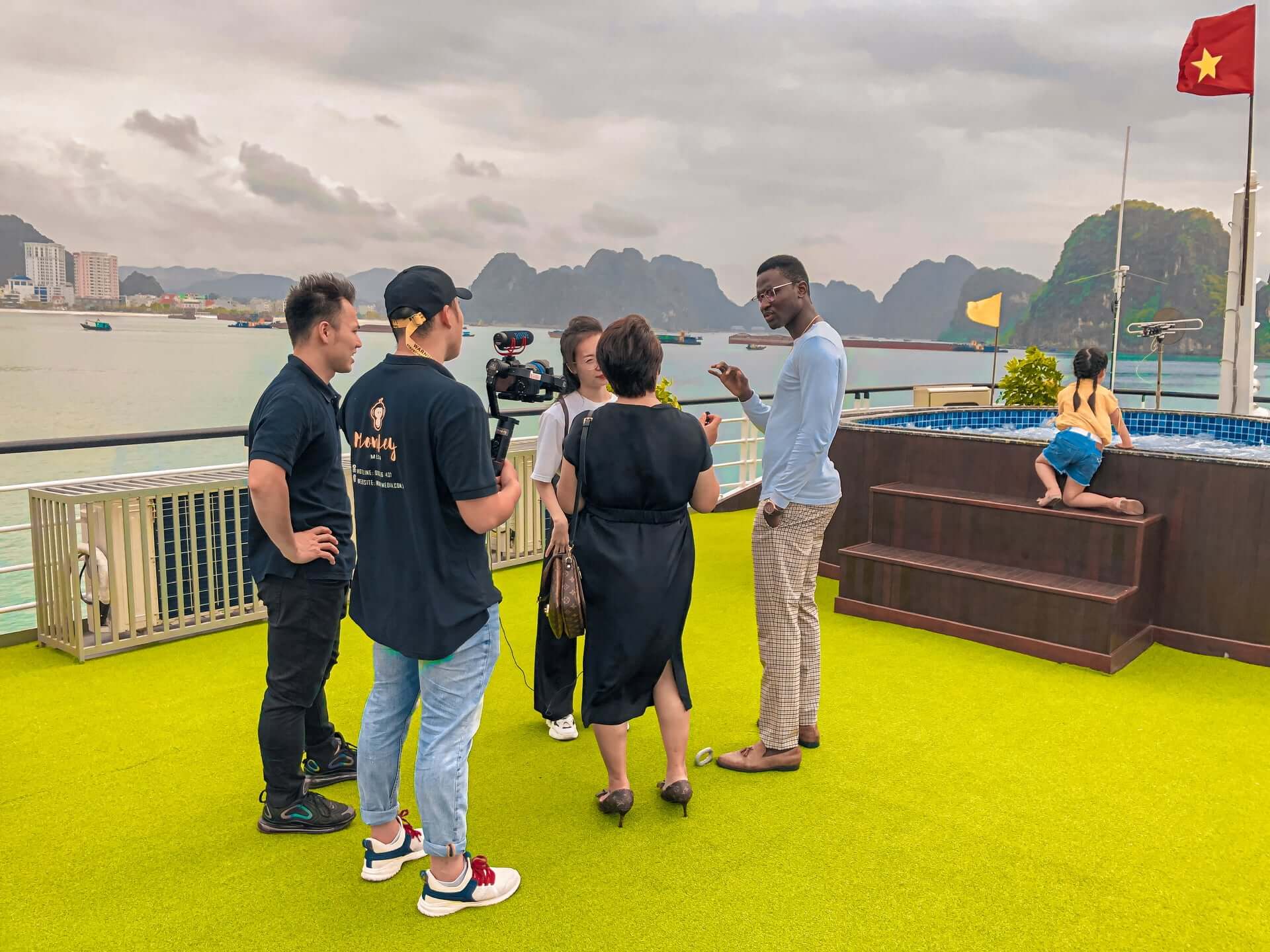 QUAY PHIM CHỤP ẢNH LACASTA DAILY CRUISE